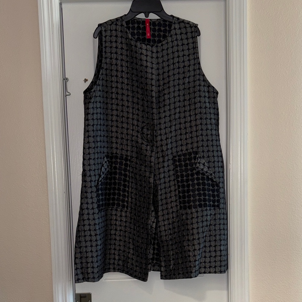 Black and Gray Sleeveless Vest